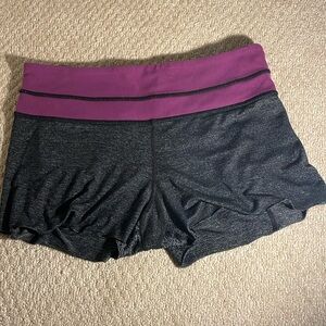 Lululemon size 6 women shorts